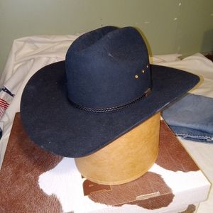 Resistol George Strait edition in excellent condition size 7